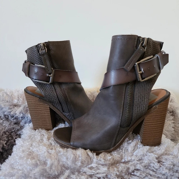 Dolce Vida Heels - Picture 4 of 6